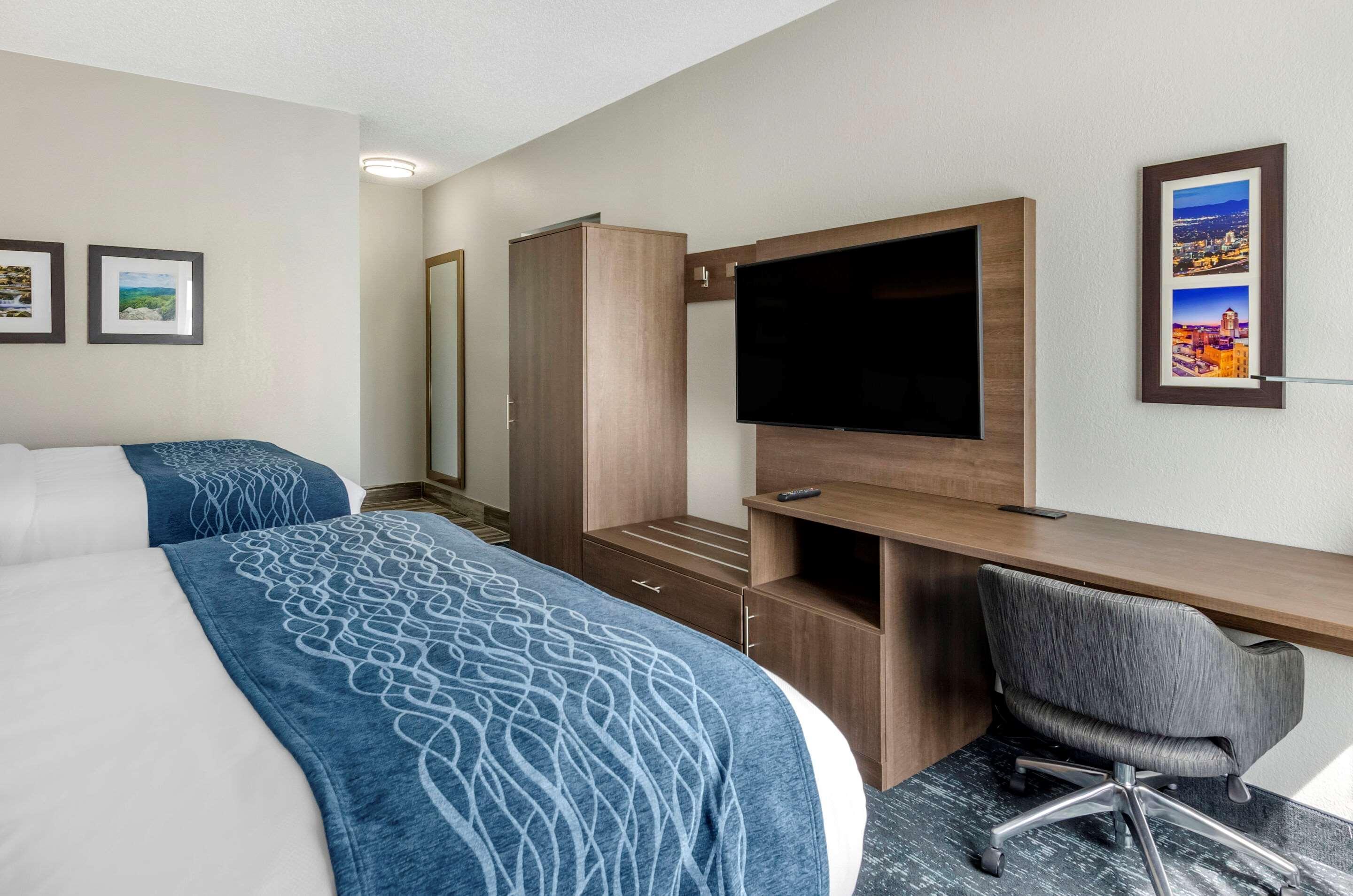 Comfort Inn & Suites Troutville - Roanoke North - Daleville Bagian luar foto