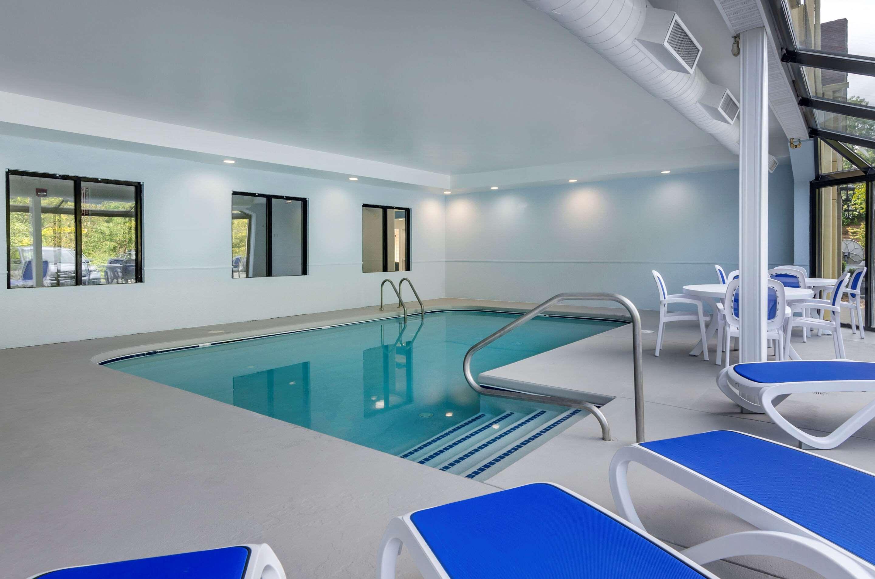 Comfort Inn & Suites Troutville - Roanoke North - Daleville Bagian luar foto