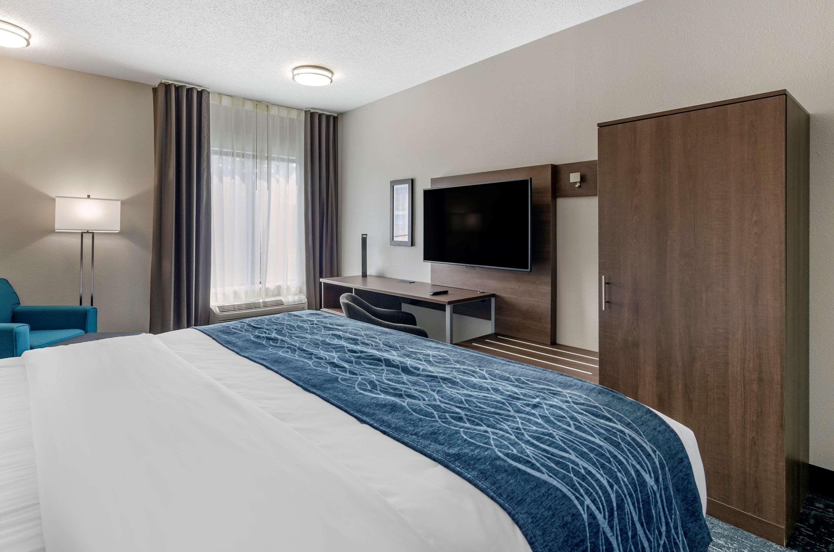 Comfort Inn & Suites Troutville - Roanoke North - Daleville Bagian luar foto