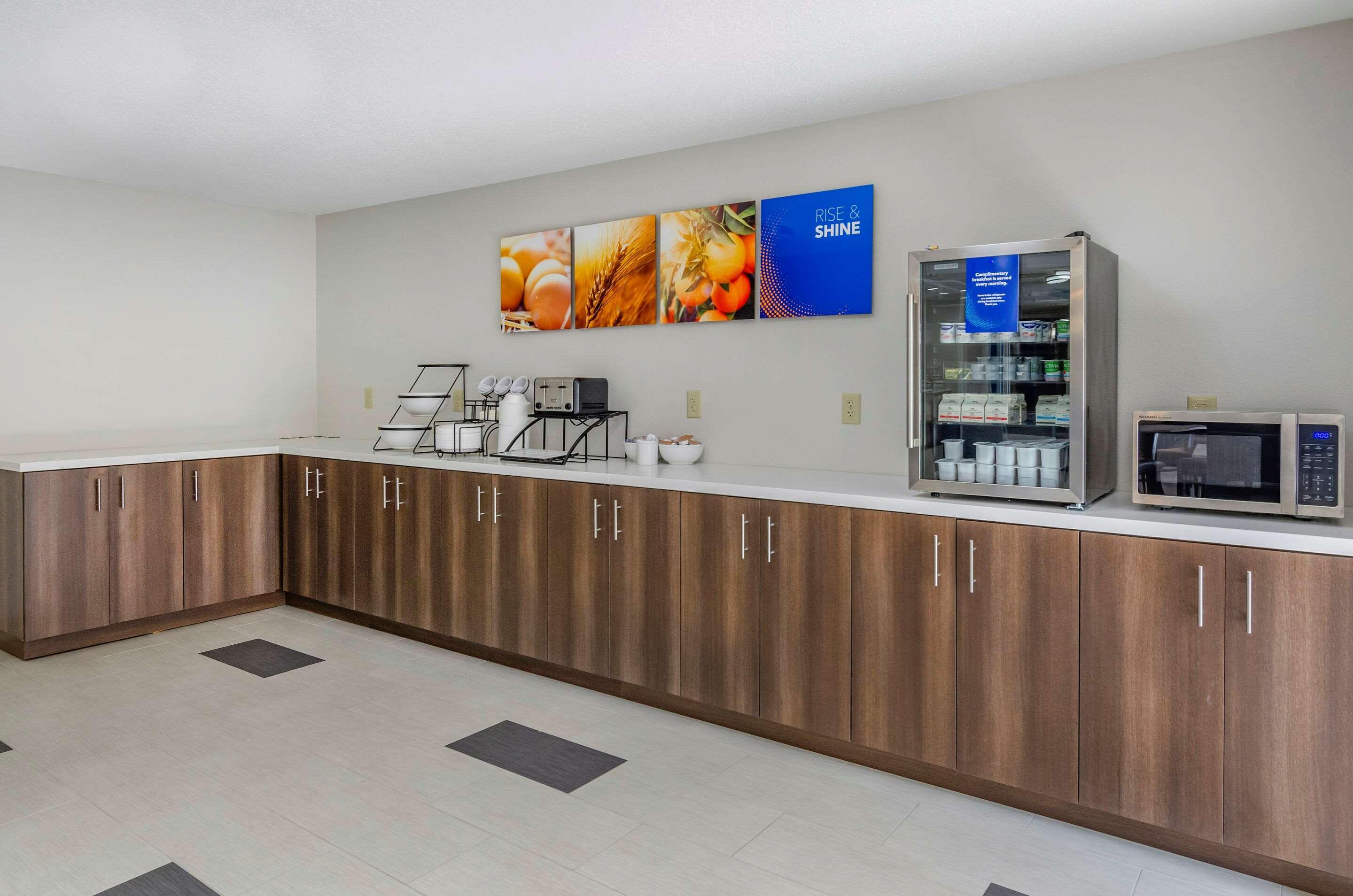 Comfort Inn & Suites Troutville - Roanoke North - Daleville Bagian luar foto
