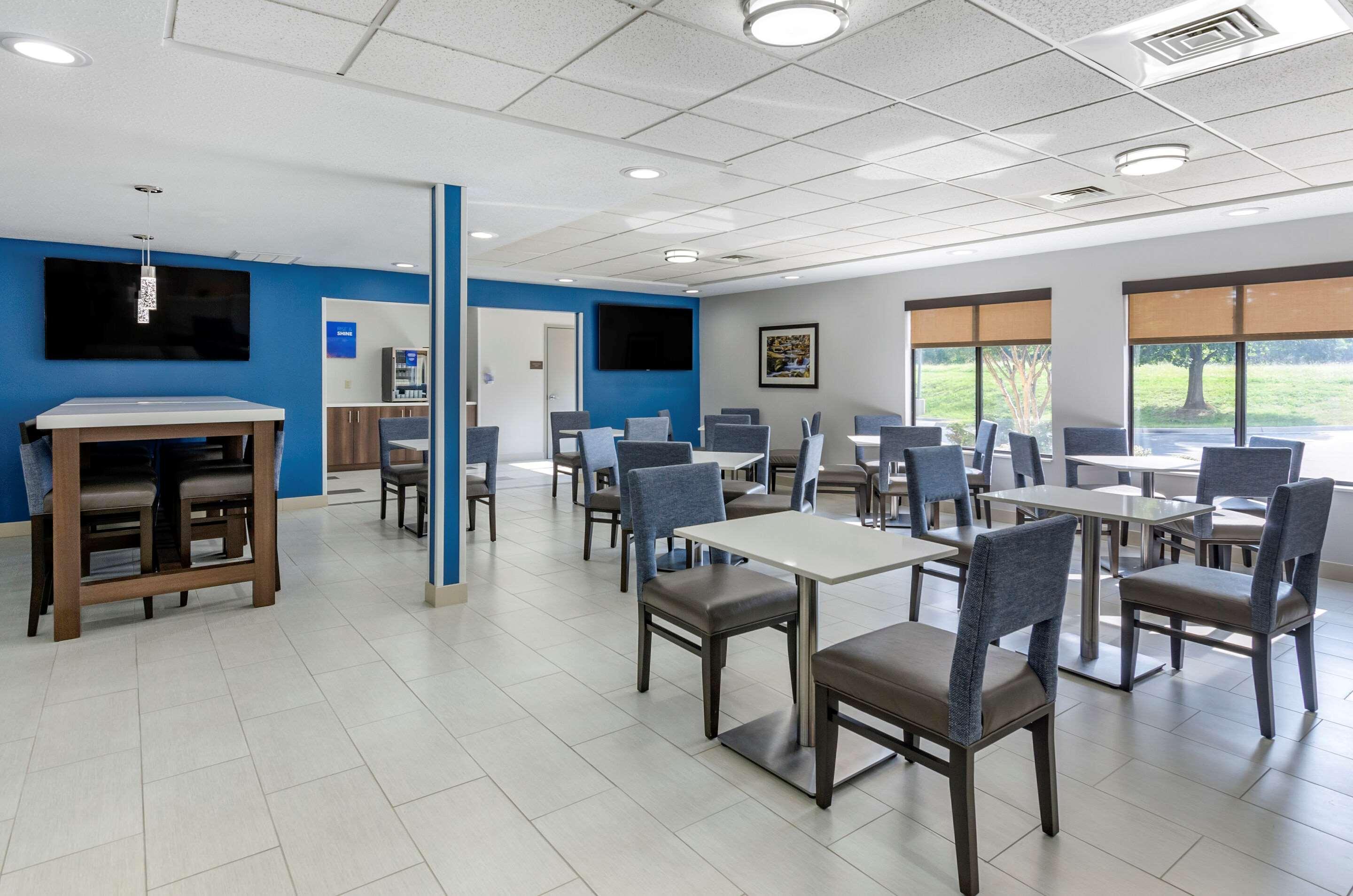 Comfort Inn & Suites Troutville - Roanoke North - Daleville Bagian luar foto