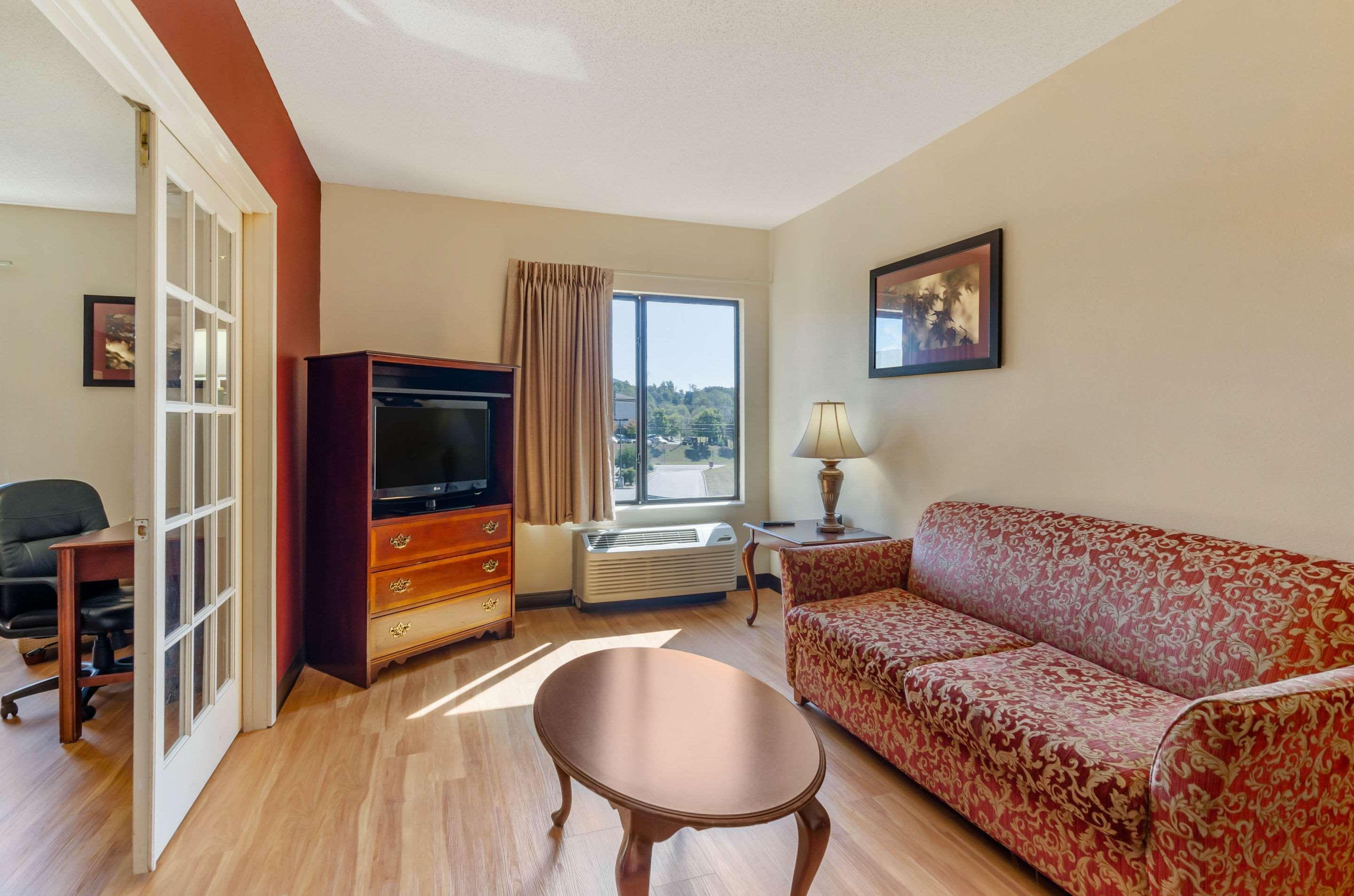 Comfort Inn & Suites Troutville - Roanoke North - Daleville Bagian luar foto