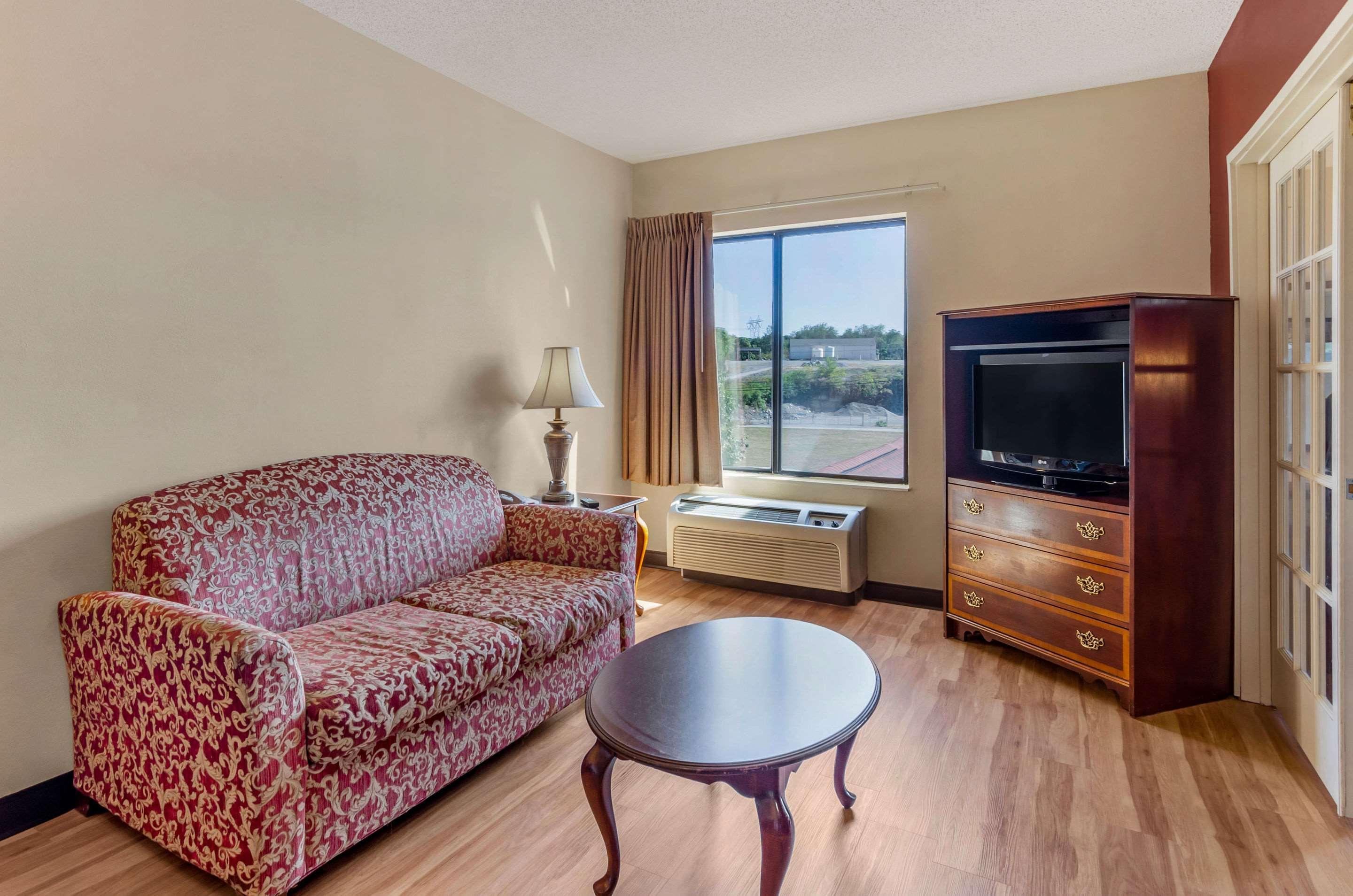 Comfort Inn & Suites Troutville - Roanoke North - Daleville Bagian luar foto