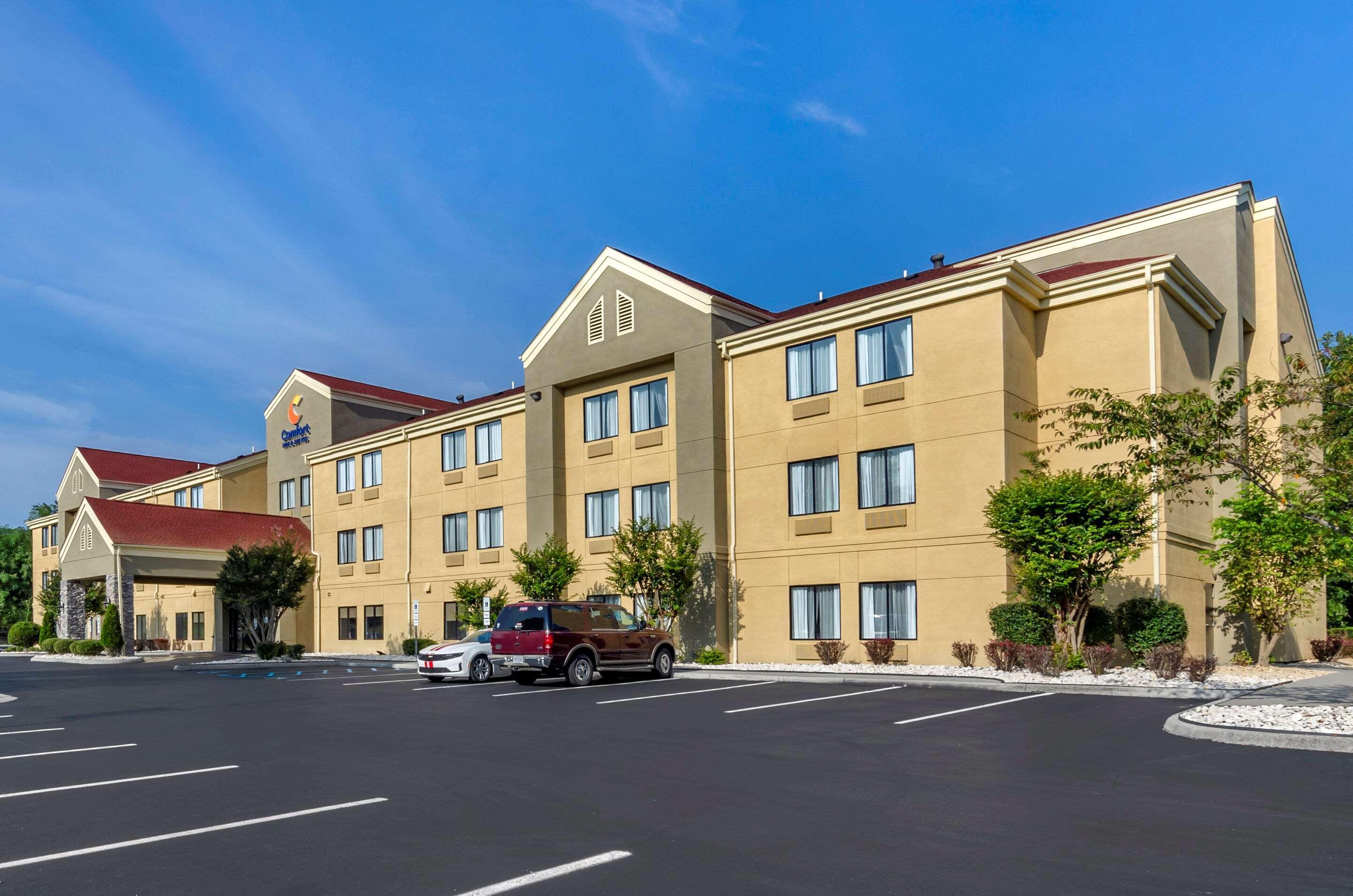 Comfort Inn & Suites Troutville - Roanoke North - Daleville Bagian luar foto